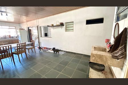 Casa para alugar com 220m², 5 quartos e sem vaga Casa para alugar com 220m², 5 quartos e sem vagaÁrea de Serviço