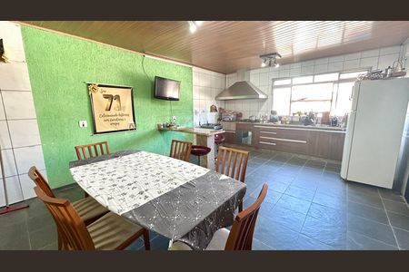 Casa para alugar com 220m², 5 quartos e sem vaga Casa para alugar com 220m², 5 quartos e sem vagaCozinha