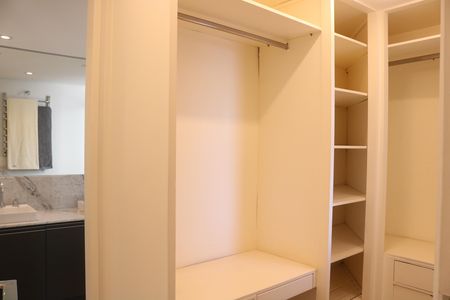 Apartamento para alugar com 172m², 3 quartos e 2 vagasQuarto 1