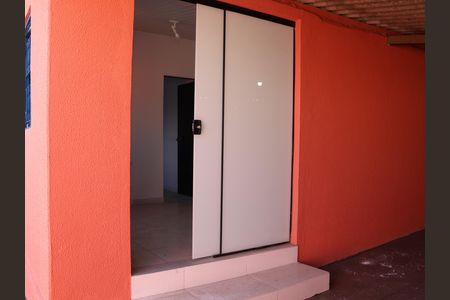 Área externa de casa para alugar com 2 quartos, 100m² em Residencial Santa Luzia, Aparecida de Goiânia