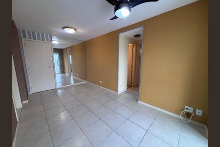 Sala de apartamento para alugar com 2 quartos, 75m² em Recreio dos Bandeirantes, Rio de Janeiro