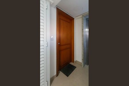 Apartamento para alugar com 100m², 1 quarto e 2 vagasPorta do imóvel 