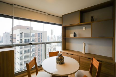 Varanda de kitnet/studio para alugar com 1 quarto, 32m² em Santo Amaro, São Paulo