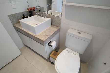 Apartamento à venda com 100m², 2 quartos e 2 vagasBanheiro da Suíte 1