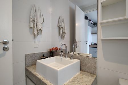 Apartamento à venda com 100m², 2 quartos e 2 vagasBanheiro da Suíte 1