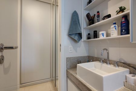 Apartamento à venda com 100m², 2 quartos e 2 vagasBanheiro da Suíte 2