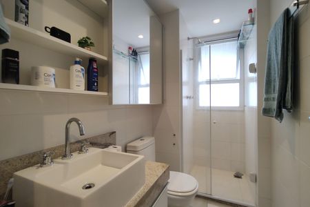 Apartamento à venda com 100m², 2 quartos e 2 vagasBanheiro da Suíte 2
