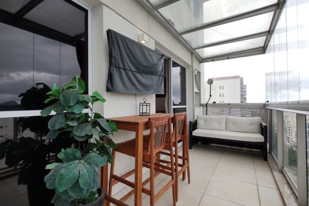 Apartamento à venda com 100m², 2 quartos e 2 vagasVaranda