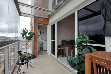 Apartamento à venda com 100m², 2 quartos e 2 vagasVaranda