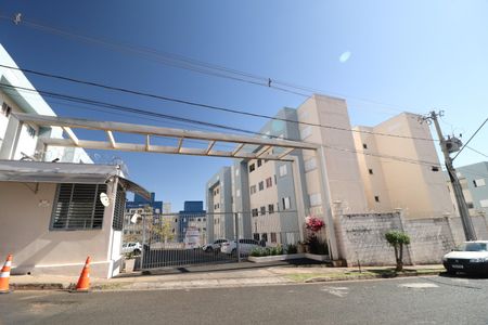 Apartamento para alugar com 49m², 2 quartos e 1 vagaFachada e portaria