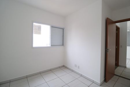 Quarto 2 de apartamento para alugar com 2 quartos, 49m² em Shopping Park, Uberlândia