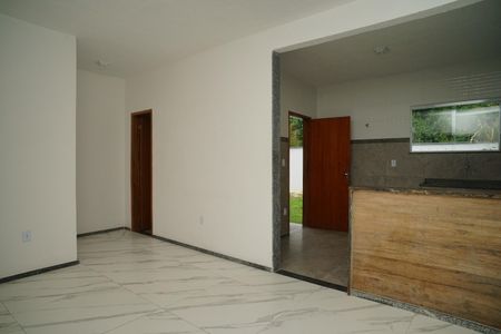 Sala de casa de condomínio para alugar com 1 quarto, 45m² em Manoel Ribeiro Sul, Maricá