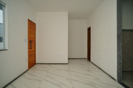 Sala de casa de condomínio para alugar com 1 quarto, 45m² em Manoel Ribeiro Sul, Maricá