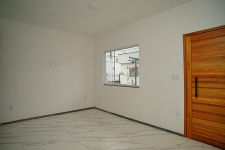 Sala de casa de condomínio para alugar com 1 quarto, 45m² em Manoel Ribeiro Sul, Maricá