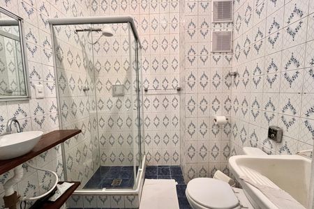 Banheiro  de kitnet/studio para alugar com 1 quarto, 40m² em Copacabana, Rio de Janeiro