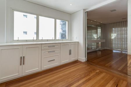 Apartamento à venda com 214m², 3 quartos e 3 vagas