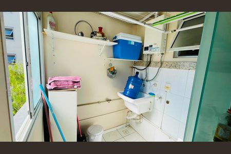Área de Serviço de apartamento para alugar com 2 quartos, 50m² em Jardim Santa Izabel, Cotia