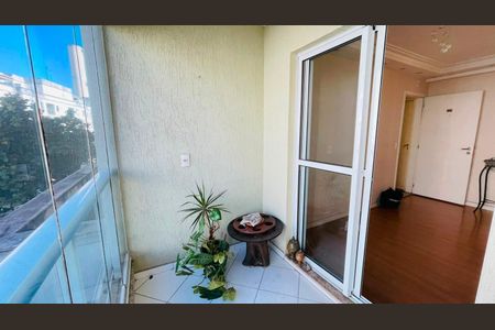 Sacada de apartamento para alugar com 2 quartos, 50m² em Jardim Santa Izabel, Cotia