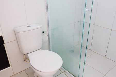 Banheiro de kitnet/studio para alugar com 1 quarto, 50m² em Umuarama, Osasco