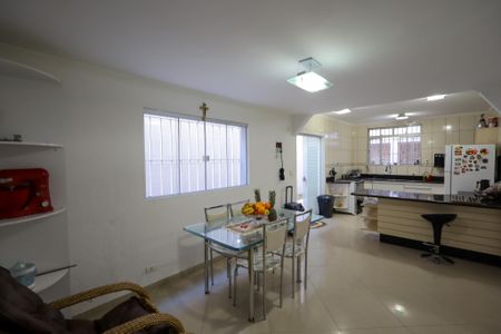 Casa para alugar com 128m², 3 quartos e 2 vagas Casa para alugar com 128m², 3 quartos e 2 vagasCozinha