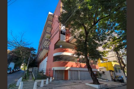 Apartamento à venda com 100m², 2 quartos e 1 vaga Apartamento à venda com 100m², 2 quartos e 1 vagaFachada e portaria