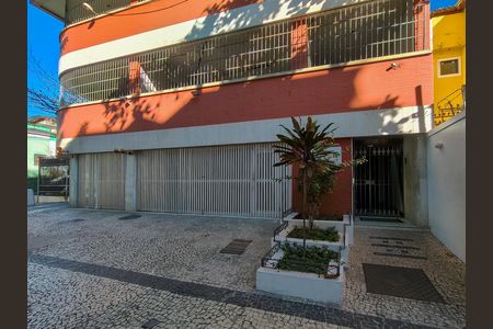 Apartamento à venda com 100m², 2 quartos e 1 vaga Apartamento à venda com 100m², 2 quartos e 1 vagaFachada e portaria