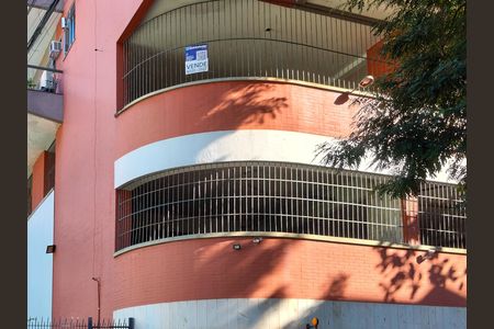 Apartamento à venda com 100m², 2 quartos e 1 vaga Apartamento à venda com 100m², 2 quartos e 1 vagaFachada e portaria