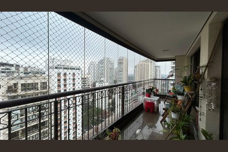 Apartamento à venda com 174m², 4 quartos e 3 vagas Apartamento à venda com 174m², 4 quartos e 3 vagasVaranda