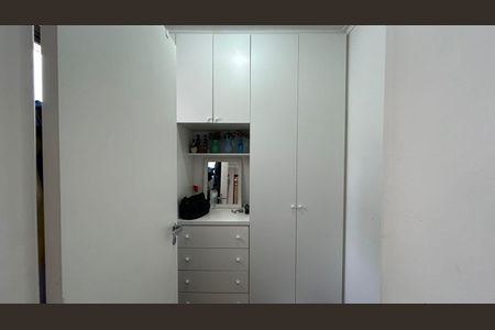 Apartamento à venda com 174m², 4 quartos e 3 vagas Apartamento à venda com 174m², 4 quartos e 3 vagasQuarto de Serviço