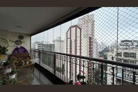 Apartamento à venda com 174m², 4 quartos e 3 vagas Apartamento à venda com 174m², 4 quartos e 3 vagasVaranda