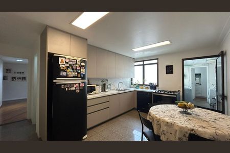 Apartamento à venda com 174m², 4 quartos e 3 vagas Apartamento à venda com 174m², 4 quartos e 3 vagasCozinha