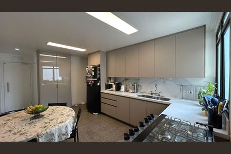 Apartamento à venda com 174m², 4 quartos e 3 vagas Apartamento à venda com 174m², 4 quartos e 3 vagasCozinha