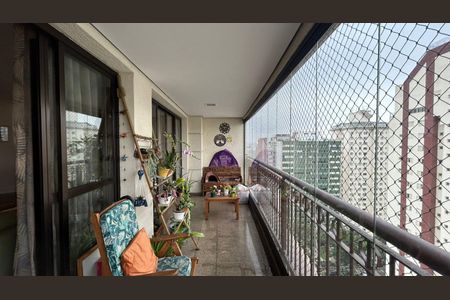 Apartamento à venda com 174m², 4 quartos e 3 vagas Apartamento à venda com 174m², 4 quartos e 3 vagasVaranda