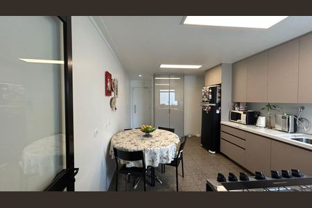 Apartamento à venda com 174m², 4 quartos e 3 vagas Apartamento à venda com 174m², 4 quartos e 3 vagasCozinha