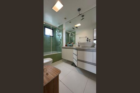 Apartamento à venda com 174m², 4 quartos e 3 vagas Apartamento à venda com 174m², 4 quartos e 3 vagasBanheiro Suíte 1