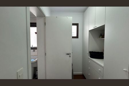 Apartamento à venda com 174m², 4 quartos e 3 vagas Apartamento à venda com 174m², 4 quartos e 3 vagasQuarto de Serviço