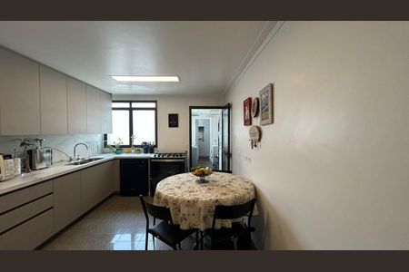Apartamento à venda com 174m², 4 quartos e 3 vagas Apartamento à venda com 174m², 4 quartos e 3 vagasCozinha