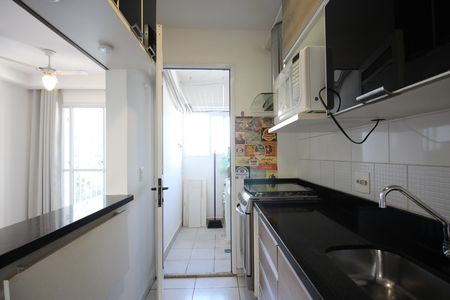Cozinha de apartamento para alugar com 2 quartos, 48m² em Vila Andrade, São Paulo