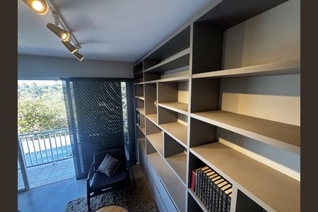 Sala de casa de condomínio para alugar com 3 quartos, 138m² em Jardim Monte Kemel, São Paulo