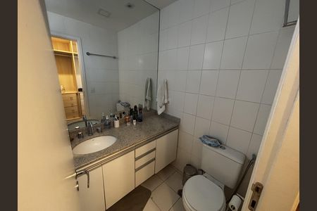 Casa de condomínio para alugar com 138m², 3 quartos e 2 vagasBanheiro