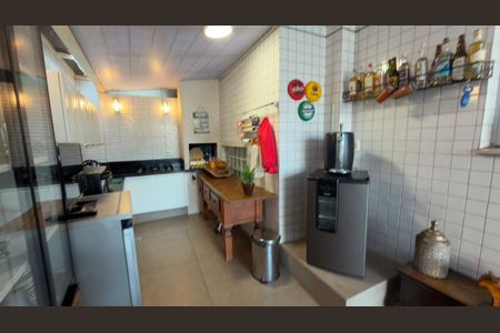Apartamento para alugar com 140m², 3 quartos e 2 vagas Apartamento para alugar com 140m², 3 quartos e 2 vagasCozinha