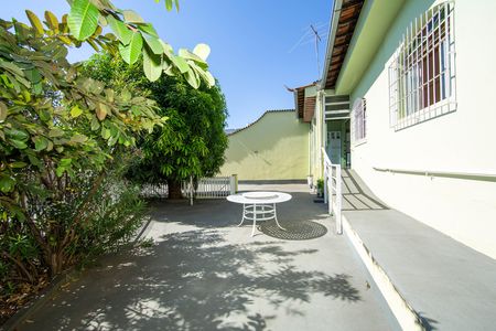 Casa à venda com 245m², 4 quartos e 2 vagasÁrea externa