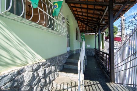 Casa à venda com 245m², 4 quartos e 2 vagasVaranda