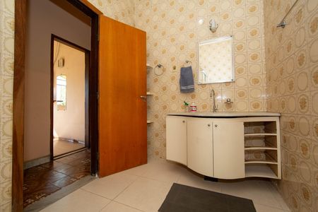 Casa à venda com 245m², 4 quartos e 2 vagasBanheiro 1
