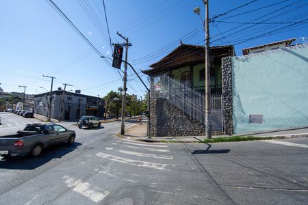 Casa à venda com 245m², 4 quartos e 2 vagasFachada
