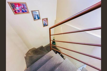 Escada de casa de condomínio à venda com 2 quartos, 110m² em Fátima, Canoas