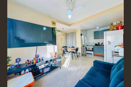 Sala de casa de condomínio à venda com 2 quartos, 110m² em Fátima, Canoas
