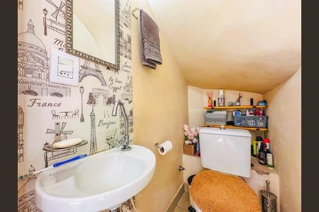 Banheiro de casa de condomínio à venda com 2 quartos, 110m² em Fátima, Canoas