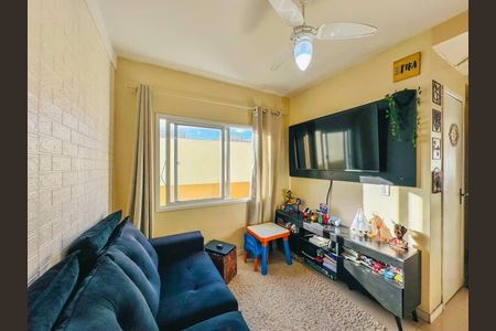 Sala de casa de condomínio à venda com 2 quartos, 110m² em Fátima, Canoas