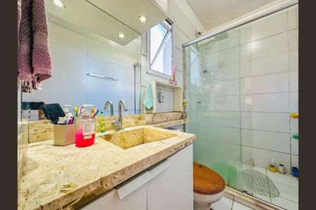 Banheiro de casa de condomínio à venda com 2 quartos, 110m² em Fátima, Canoas